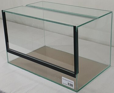 Mini terrarium met valdeur 40*25*25 cm. Mini terrarium met valdeur 40*25*25 cm.