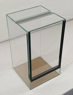 Mini terrarium met valdeur 30*30*40 cm. Mini terrarium met valdeur 30*30*40 cm.