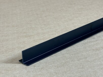 Zwart kunststof, PVC T- profiel 20*20 mm. wanddikte 1.4 mm. prijs per meter.