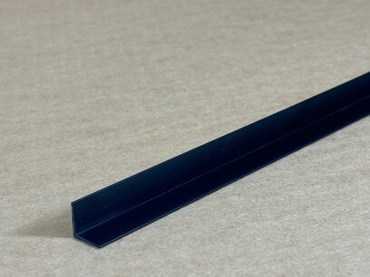 Zwart kunststof, PVC hoekprofiel 15*15*1 mm. prijs per meter.